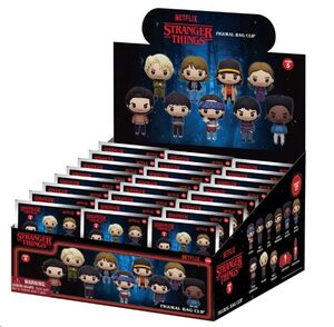 STRANGER THINGS 3D COLGANTES PELUCHE EXPOSITOR SERIE 5 (24)