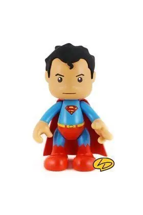SUPERMAN COLOR 21 CM ARTOYS DC COMICS                                      