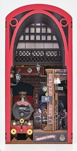 HARRY POTTER TINY ADVENTURES BOOK NOOK MINI DIORAMA HOGWARTS EXPRESS 18 CM
