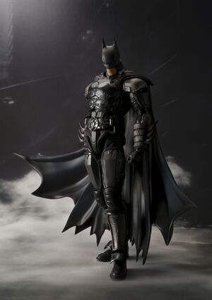 BATMAN INJUSTICE VERSION FIGURA 16 CM SH FIGUARTS                          