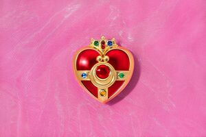 SAILOR MOON: PRETTY GUARDIAN ÉPLICA PROPLICA COSMIC HEART COMPACT (BRILLIANT COLOR EDITION) 10 CM