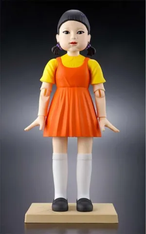 EL JUEGO DEL CALAMAR FIG 25 CM YOUNG-HEE-DOLL (LUZ VERDE, LUZ ROJA)