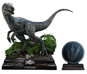 JURASSIC WORLD: FALLEN KINGDOM (FILM) ESTATUA LEGACY MUSEUM COLLECTION 1/2 BLUE BONUS VERSION 88 CM