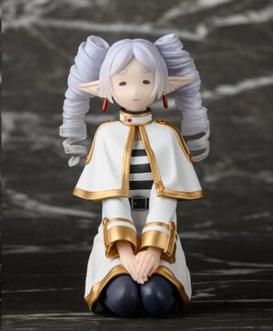 FRIEREN: BEYOND JOURNEY'S END ESTATUA PVC PM PERCHING I HAVE RINGLETS NOW CLEAR VER. 10 CM