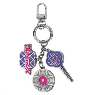 LAS GUERRERAS K-POP LLAVERO CON ENCANTO HUNTR/X