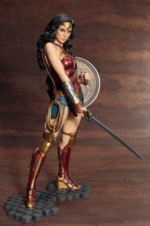 WONDER WOMAN ESTATUA 29 CM WONDER WOMAN MOVIE ART FX                       