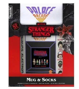 STRANGER THINGS SET TAZA Y CALCETINES LOGO PALACE