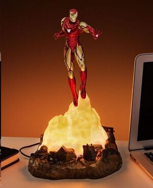 MARVEL LAMPARA DIORAMA IRON MAN VOLANDO 18 CM