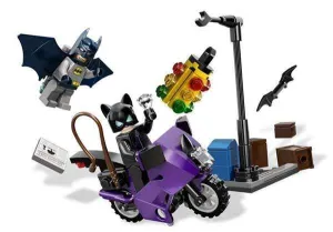 LEGO SUPER HEROES PERSECUCION EN MOTO DE CATWOMAN                          