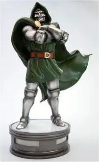 LOS 4 FANTASTICOS ESTATUA RESINA DR.DOOM 38 CM                             