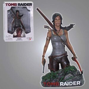 TOMB RAIDER BUSTO RESINA LARA CROFT 13CM                                   