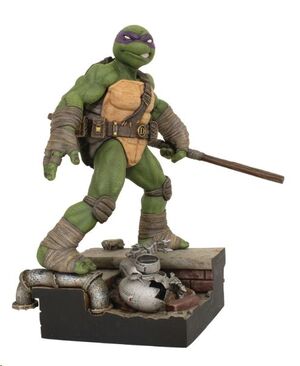 TORTUGAS NINJA JOVENES MUTANTES DELUXE DIORAMA PVC 25 CM DONATELLO