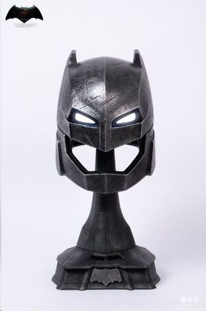 LIGA DE LA JUSTICIA RÉPLICA 1/1 BATMAN V SUPERMAN: DAWN OF JUSTICE ARMORED BATMAN HELMET 50 CM