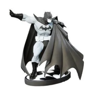 BATMAN BLACK & WHITE ESTATUA POR ANDY KUBERT                               