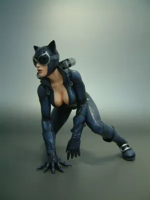 CATWOMAN ESTATUA VINILO 16CM                                               