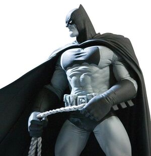 BATMAN ESTATUA BLACK & WHITE DE FRANK MILLER                               