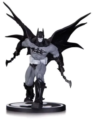 BATMAN BLACK & WHITE ESTATUA BATMAN BY CARLOS D'ANDA 20CM                  