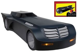DC DIRECT BTAS VEHÍCULO LARGE BATMOBILE 61 CM