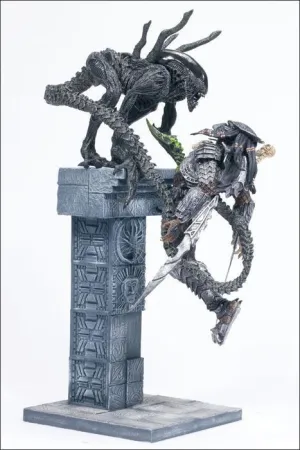 ALIEN VS PREDATOR ASST.2 - ALIEN ATTACKS PREDATOR                          