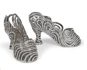 WICKED: PARTE II RÉPLICA PROP NESSAROSE'S SILVER SLIPPERS