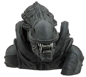 *ALIENS HUCHA ALIEN 20CM                                                   