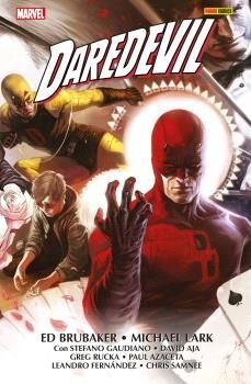 DAREDEVIL DE ED BRUBAKER Y MICHAEL LARK #02