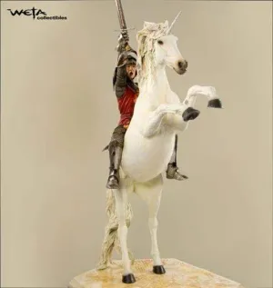 NARNIA: PETER SOBRE UNICORNIO ESTATUA RESINA   DEFECTUOSO