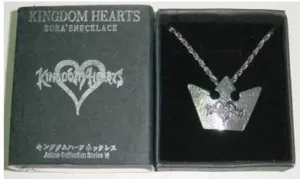KINGDOM HEARTS COLGANTE CORONA EN CAJA KINGDOM HEARTS COLGANTE CORONA EN CAJA