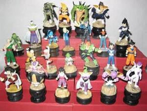 DRAGON BALL Z FIG 8CM EN PEANA (24 MODELOS)                                