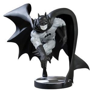 BATMAN BLACK & WHITE ESTATUA POR NEAL ADAMS                                