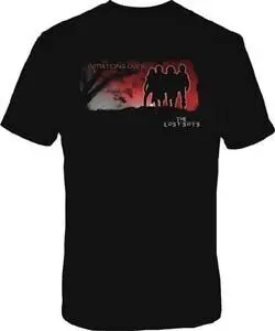 CAMISETA NECA CHICO LOST BOYS SILUETAS L                                   