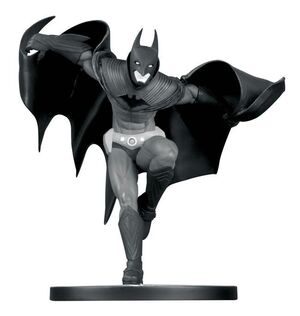 BATMAN ESTATUA RESINA BLACK & WHITE GOTHAN KNIGHT 2                        