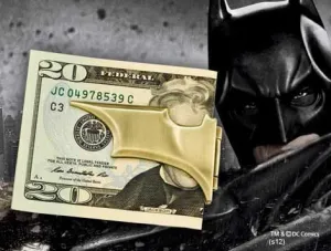 BATMAN BATARANG PLEGABLE CLIP SUJETA BILLETES BRONCE REPLICA 10 CM         