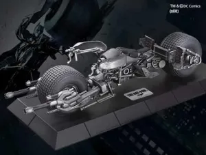 BATMAN CABALLERO OSCURO BATPOD ESTATUA 27 CM METAL                         
