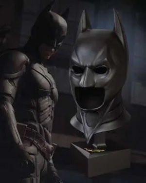 BATMAN CABALLERO OSCURO MASCARA TAMAÑO REAL CON PEDESTAL                   