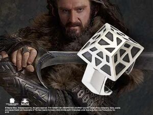 EL HOBBIT THORIN ESCUDO DE ROBLE ANILLO PLATA DE LEY EN CAJA DE MADERA     