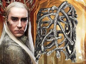 EL HOBBIT THRANDUIL ANILLO BOSQUE NEGRO EN PLATA DE LEY EN CAJA DE MADERA  