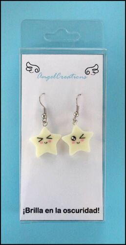 ANGEL CREATIONS PAR PENDIENTES ESTRELLA CON CARA KAWAI                     