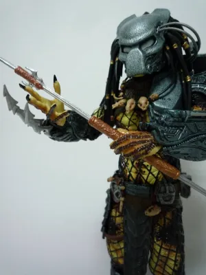 PREDATOR FIGURA 18 CM TEMPLE GUARD SERIE 15                                