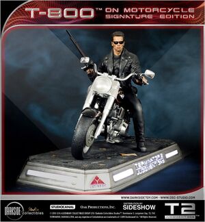 TERMINATOR 2: EL JUICIO FINAL ESTATUA 1/4 T-800 ON MOTORCYCLE SIGNATURE EDITION SIDESHOW EXCLUSIVE 50 CM