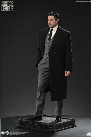 LIGA DE LA JUSTICIA ESTATUA 1/4 BRUCE WAYNE (BEN AFFLECK) 51 CM